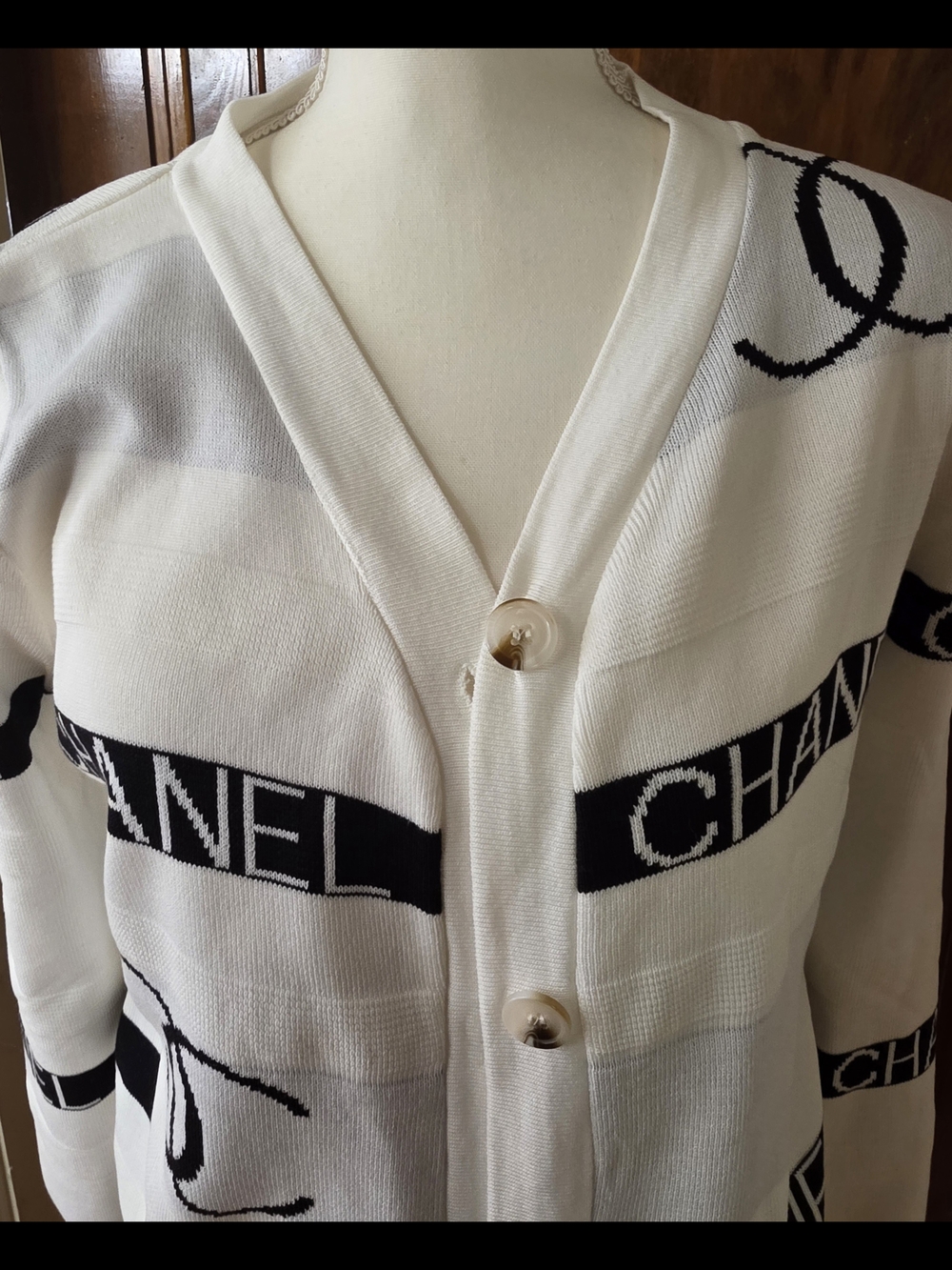 Chanel White CC Logo Cardigan - Picture 2 of 9